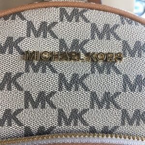 Michael Kors Bags - NWT Micheal Kors medium abbey bag Michael Kors Bags - NWT Micheal Kors medium abbey bag